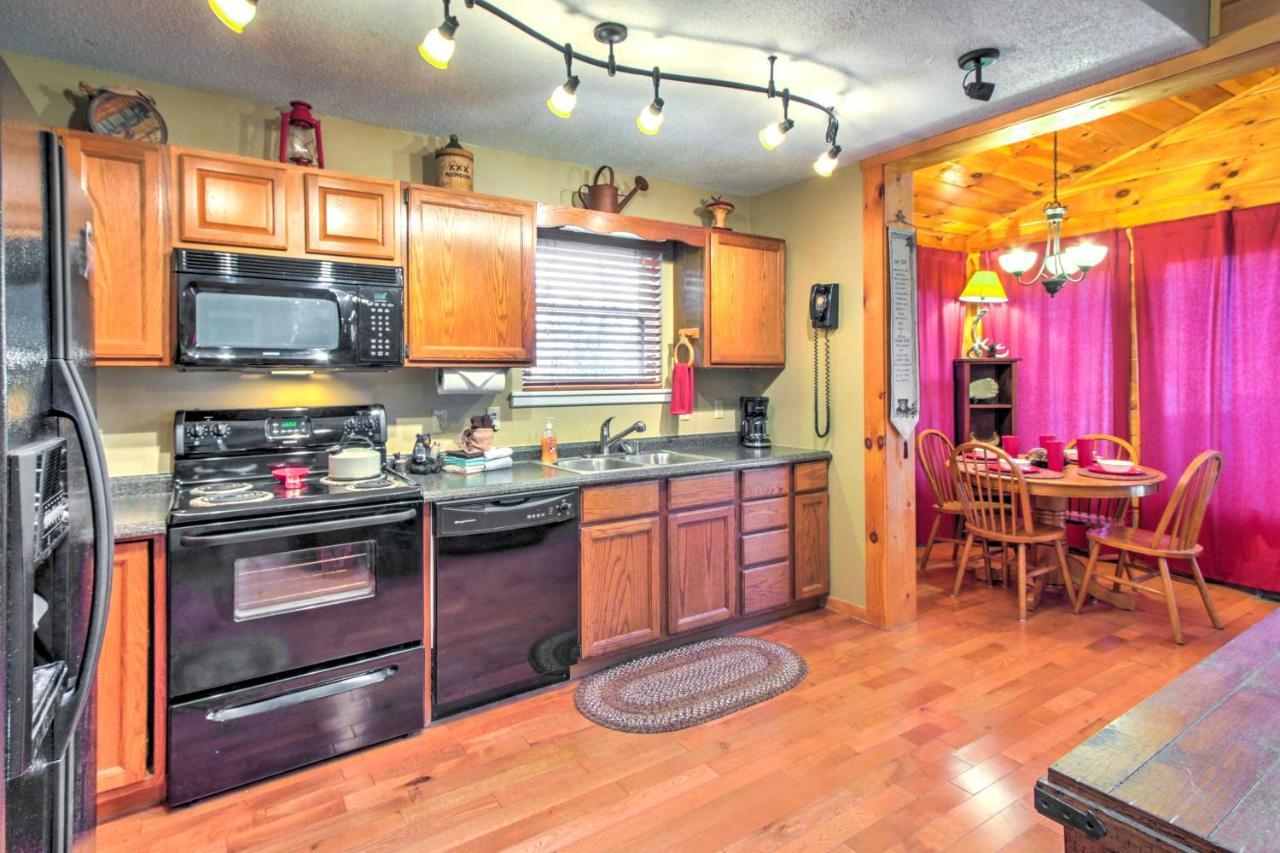 Вілла Tree Top Dream Cabin With Hot Tub In Gatlinburg! Екстер'єр фото